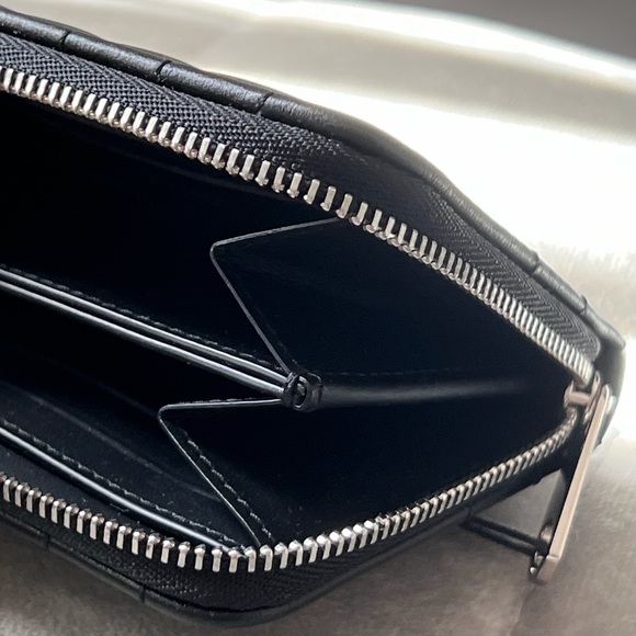 Burberry Quilted Leather Wallet in Black - Picture 10 of 11